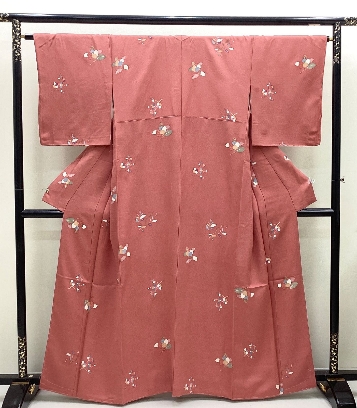 中古品 未使用 袷着物 小紋 飛び柄 浅あけ色 正絹 R610 - メルカリ 中古品 未使用 袷着物 小紋 飛び柄 浅あけ色 正絹 R610 - メルカリ
