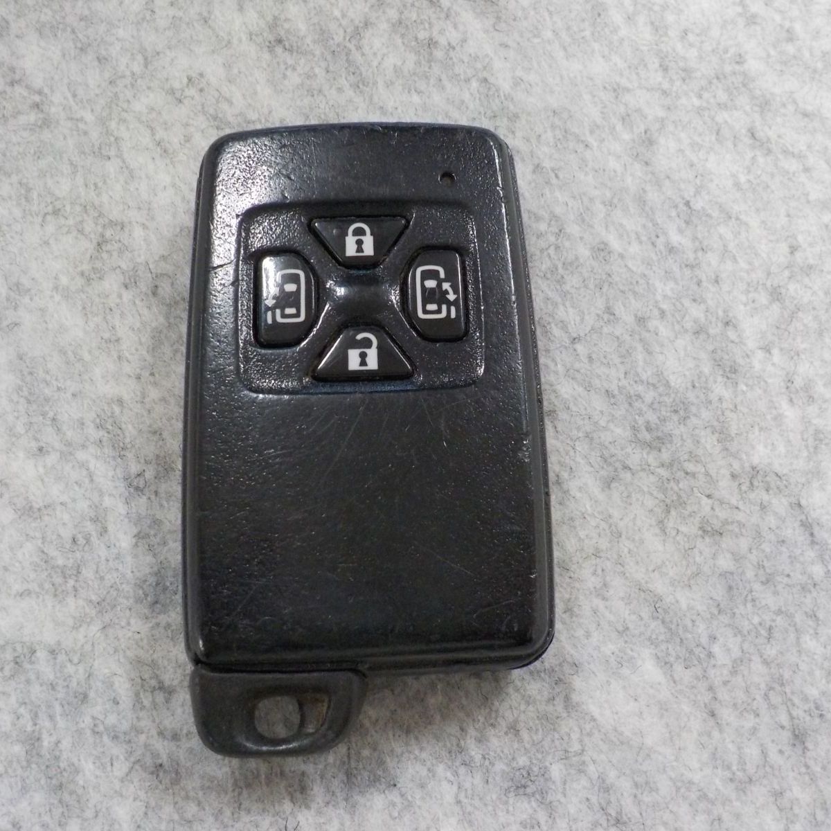 トヨタ ヴォクシー ZRR70 純正スマートキー4ボタン - メルカリ