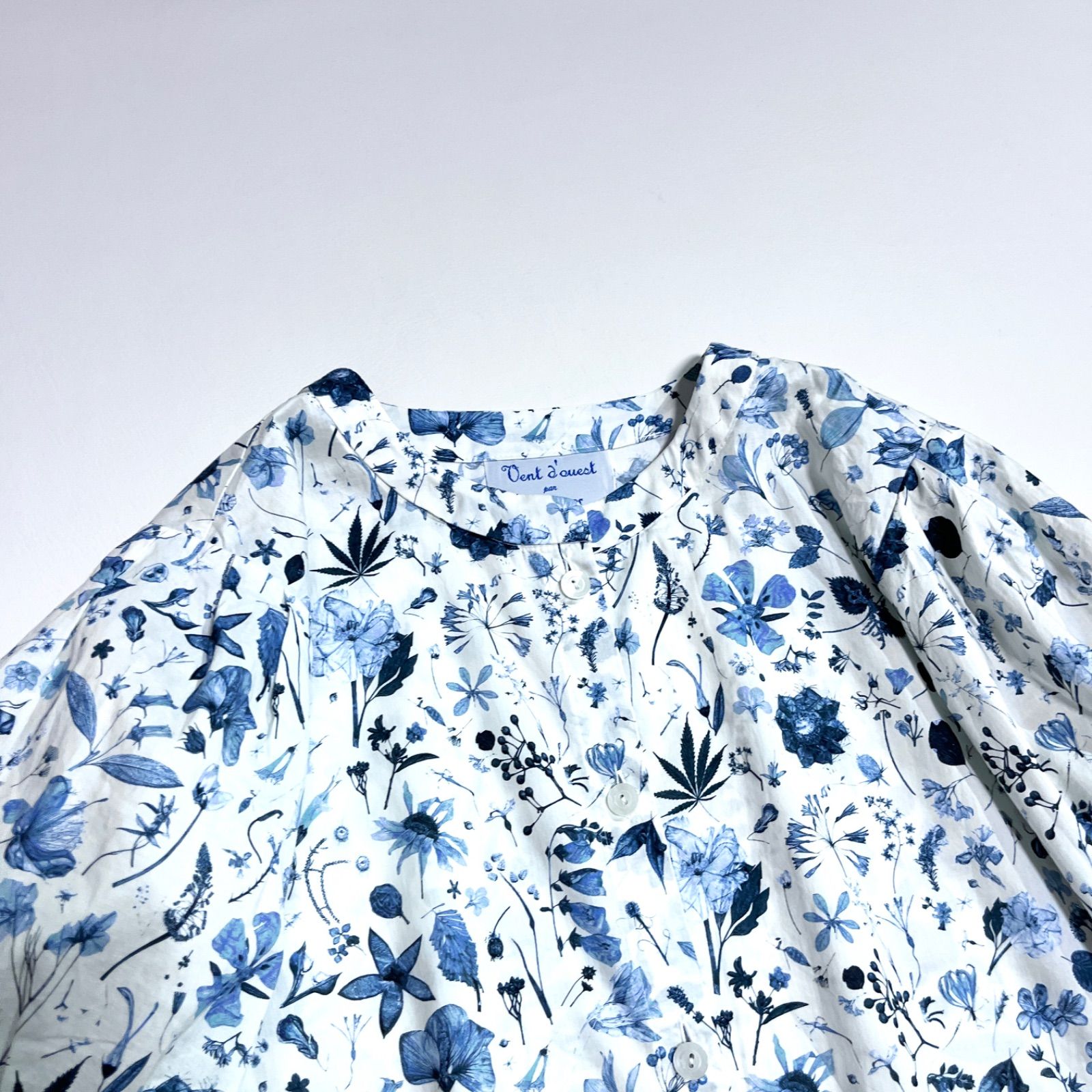 cW89 Vent d ouest par Le minor リバティ 花柄 シャツ SHOP別注リバティブラウス 花柄 シャツ 半袖 ブルー 青 LIBERTY ヴァンドウェストパールミノア ルミノア 定価15,950円 - メルカリ