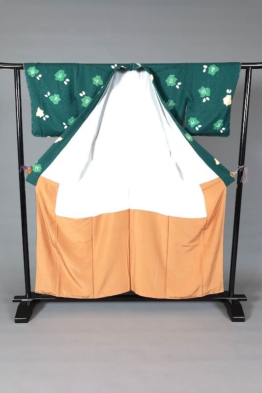 小紋　新品未使用品　グリーン濃淡　白　黄　花　疋田絞り　帽子絞り　地紋通し　L145 小紋 新品未使用品 グリーン濃淡 白 黄 花 疋田絞り 帽子絞り 地紋通し