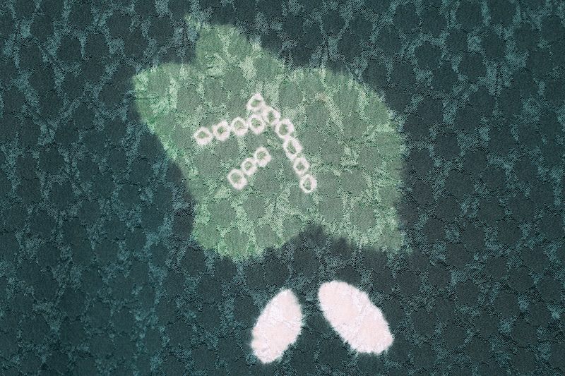 小紋 新品未使用品 グリーン濃淡 白 黄 花 疋田絞り 帽子絞り 地紋通し