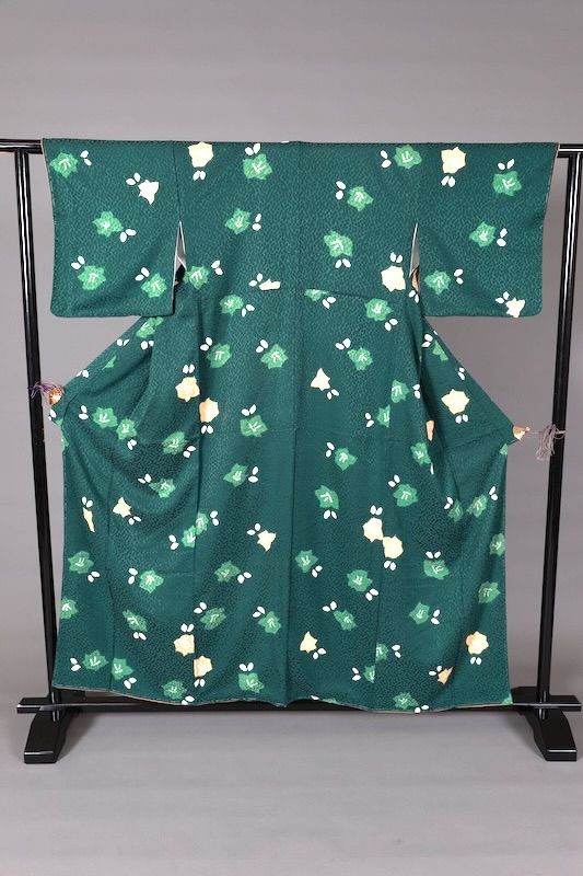 小紋　新品未使用品　グリーン濃淡　白　黄　花　疋田絞り　帽子絞り　地紋通し　L145 小紋 新品未使用品 グリーン濃淡 白 黄 花 疋田絞り 帽子絞り 地紋通し
