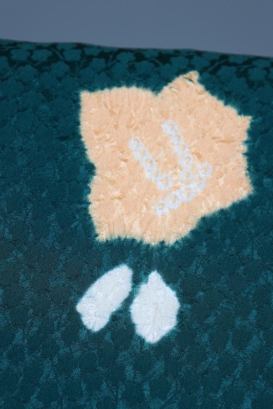 小紋　新品未使用品　グリーン濃淡　白　黄　花　疋田絞り　帽子絞り　地紋通し　L145 小紋 新品未使用品 グリーン濃淡 白 黄 花 疋田絞り 帽子絞り 地紋通し