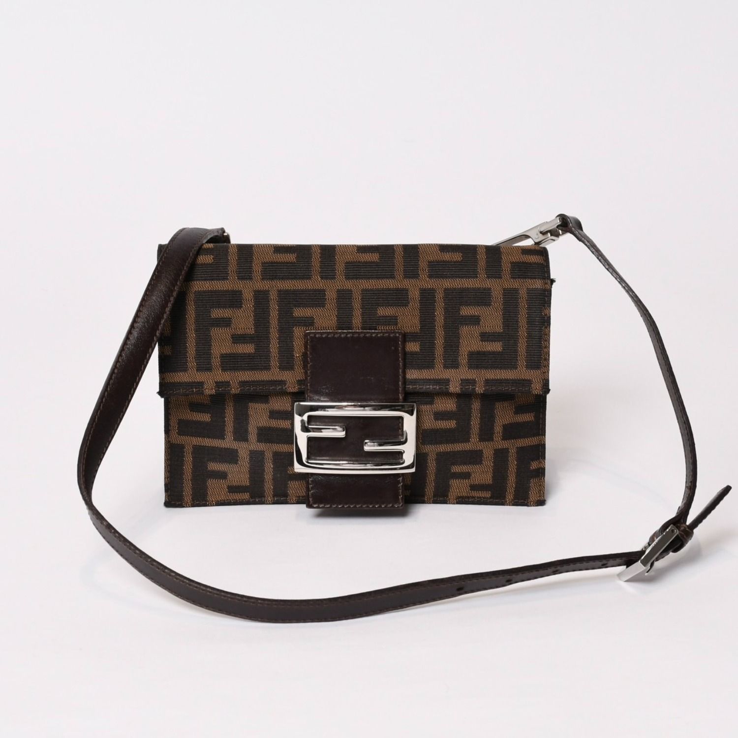 FENDIフェンディ ズッカ柄ショルダーバッグ ワンショルダーFFロゴ ブラウン フェンディ FENDI ワンショルダーバッグ ズッカ柄 FFロゴ ブラウン系