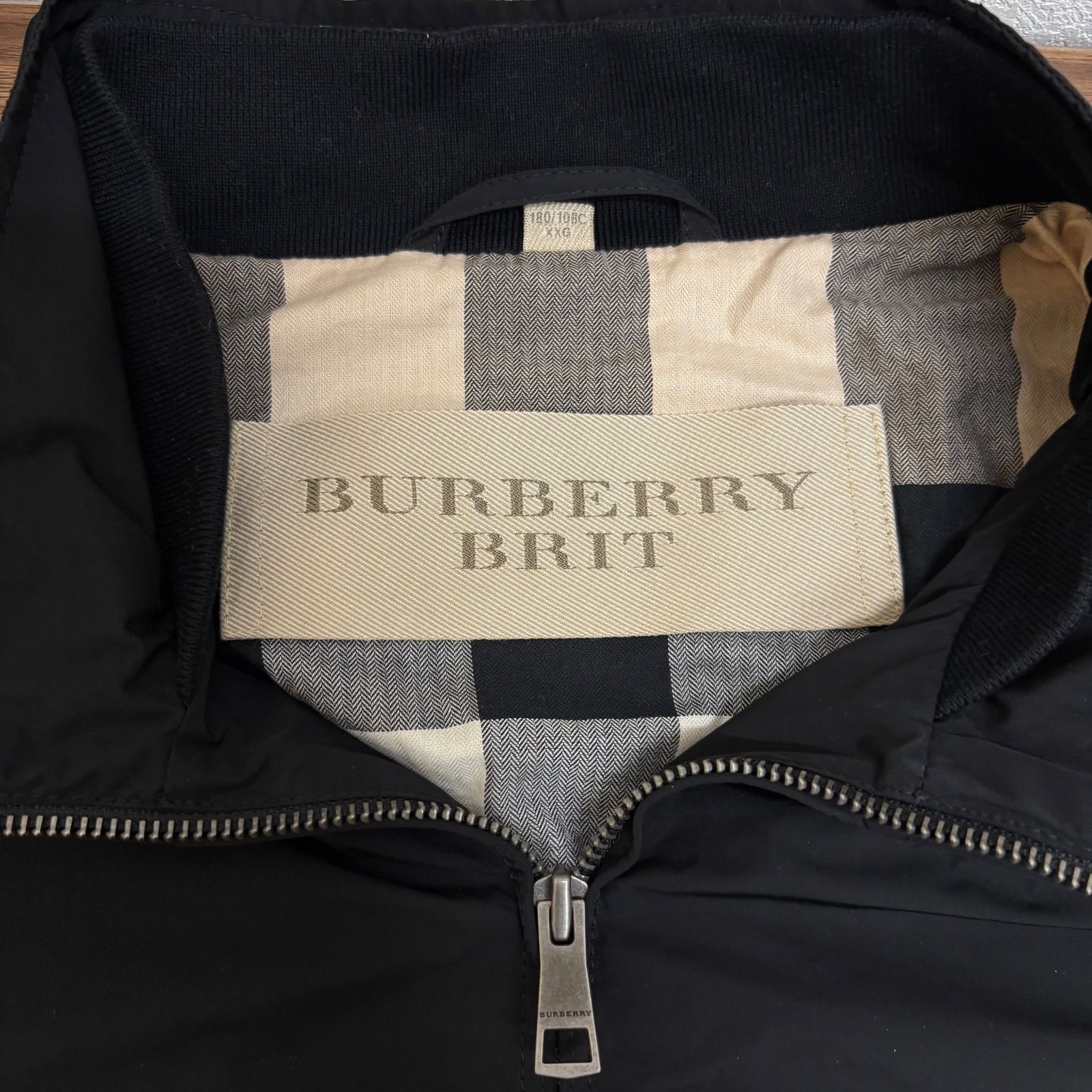 b) 美品BURBERRY BRIT バーバリーブリット ホースロゴ ブラッド b) 美品BURBERRY BRIT バーバリーブリット ホースロゴ ブラッド