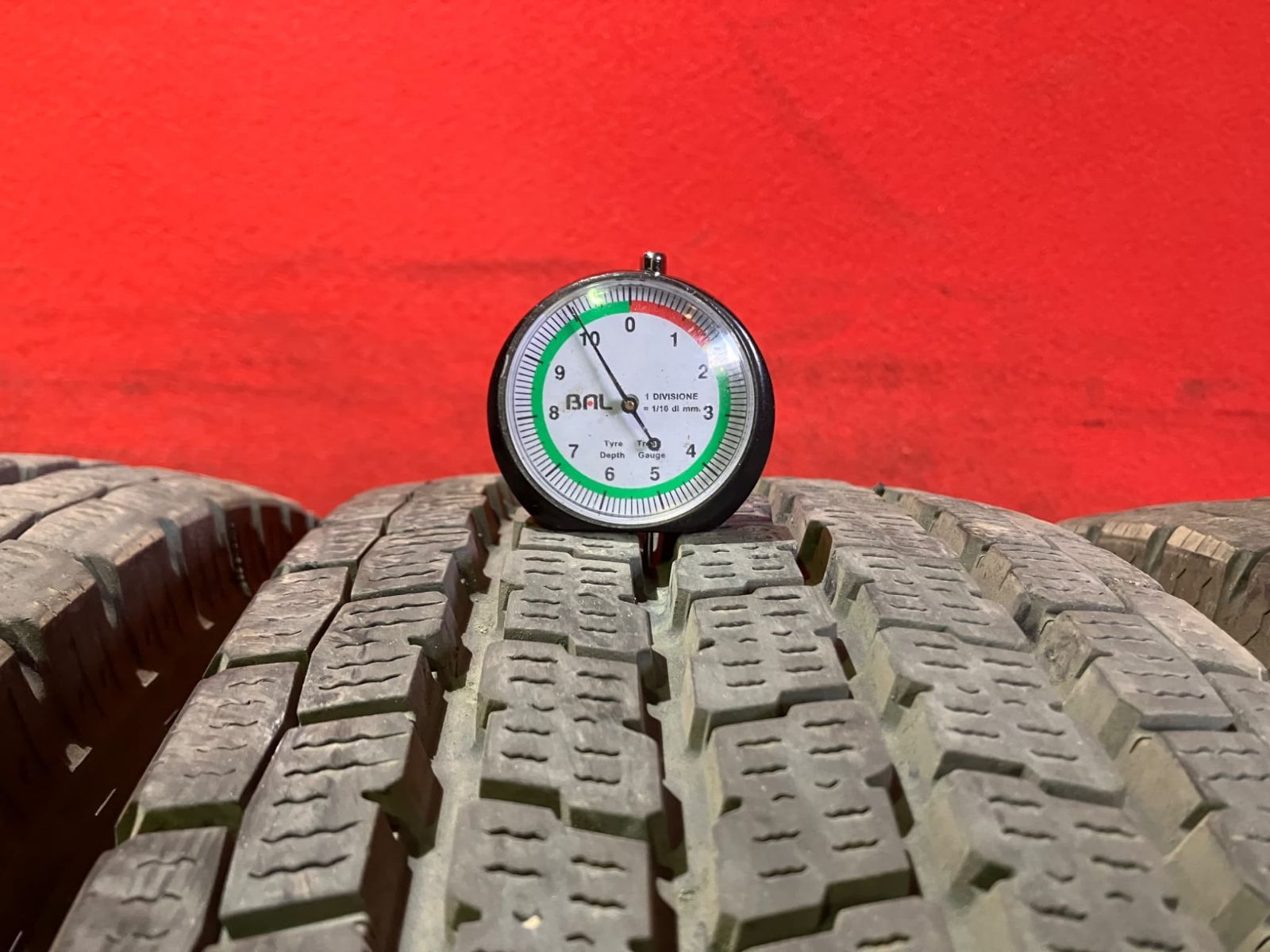 中古 トラックスタッドレスタイヤ【205/75R16 113/111L 12PR YOKOHAMA 