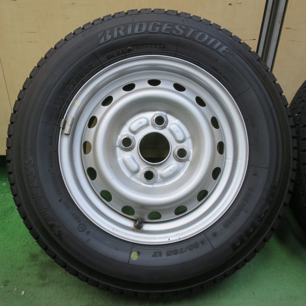 145/80R12 スタッドレスタイヤホイール ダイハツハイゼットアトレー