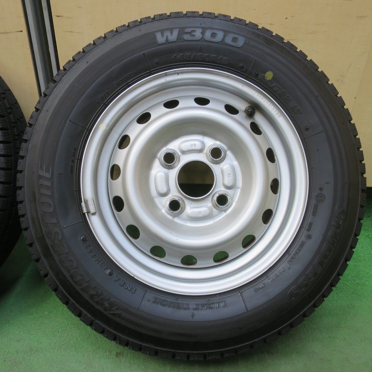 と*し様 アトレーの純正新品145/80R12タイヤ・ホイール４本セット と*し様 アトレーの純正新品145/80R12タイヤ・ホイール4本セット