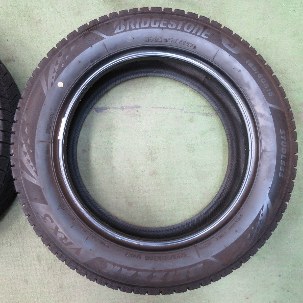 バリ溝！24年！ほぼ10分☆スタッドレス 185/60R15 ブリヂストン 
