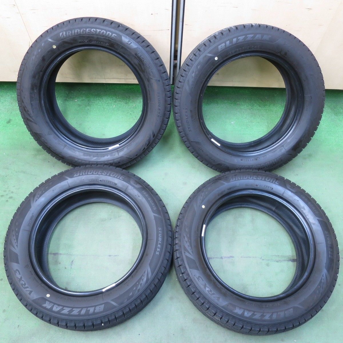 バリ溝！24年！ほぼ10分☆スタッドレス 185/60R15 ブリヂストン