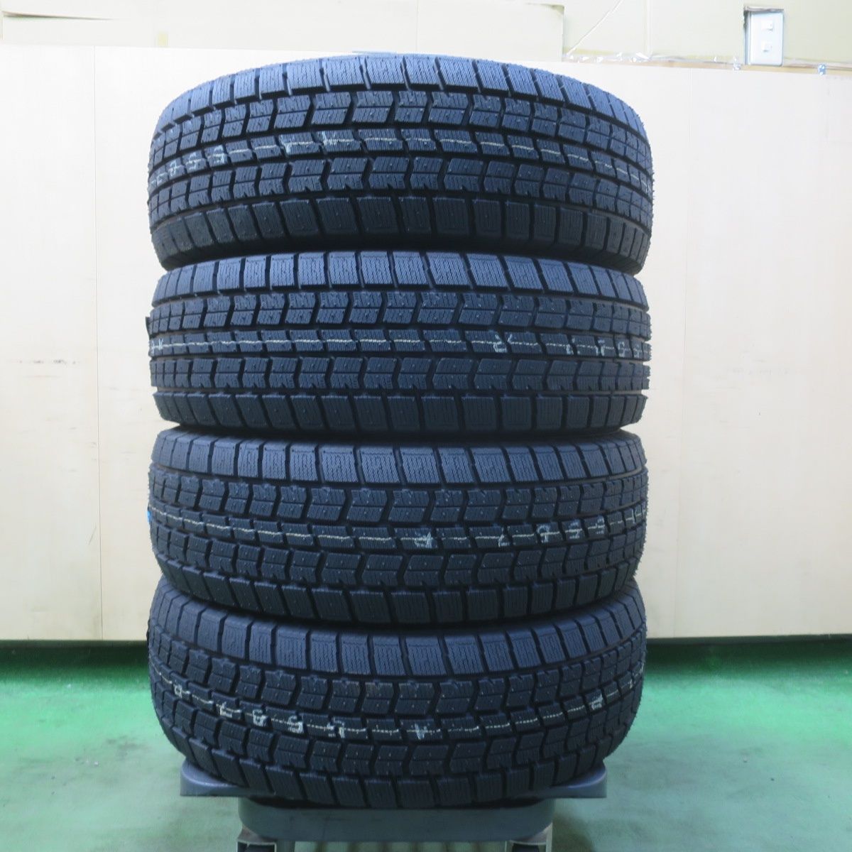 Y*太様 195/65R15 ノア、ボクシー　中古スタッドレスタイヤ アルミホイ 未使用！25年スタッドレス 195/65R15 グッドイヤー アイスナビ7 タイヤ