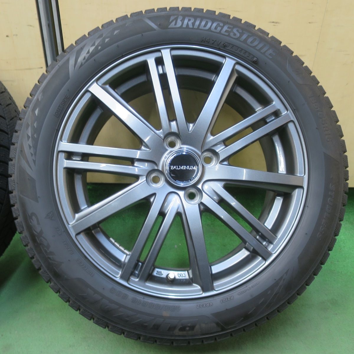 バリ溝！24年！キレイ！ほぼ10分☆スタッドレス 185/55R16 
