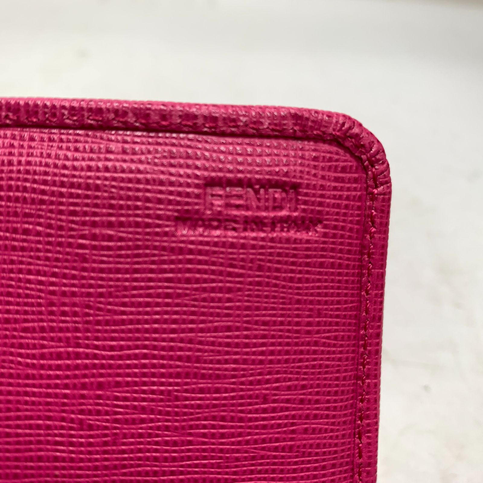 f001 L 未使用保管品 FENDI フェンディ ズッカ ピンク 縁取り 長財布 