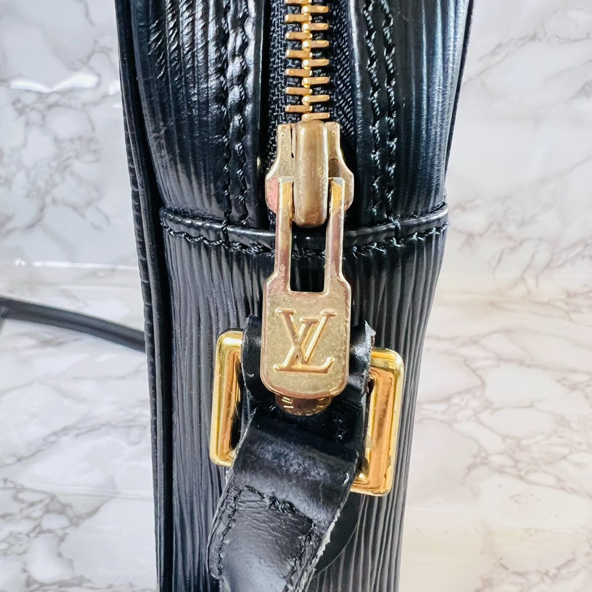 希少】ルイヴィトン エピ ダヌーブ ショルダーバッグ ノワール 黒