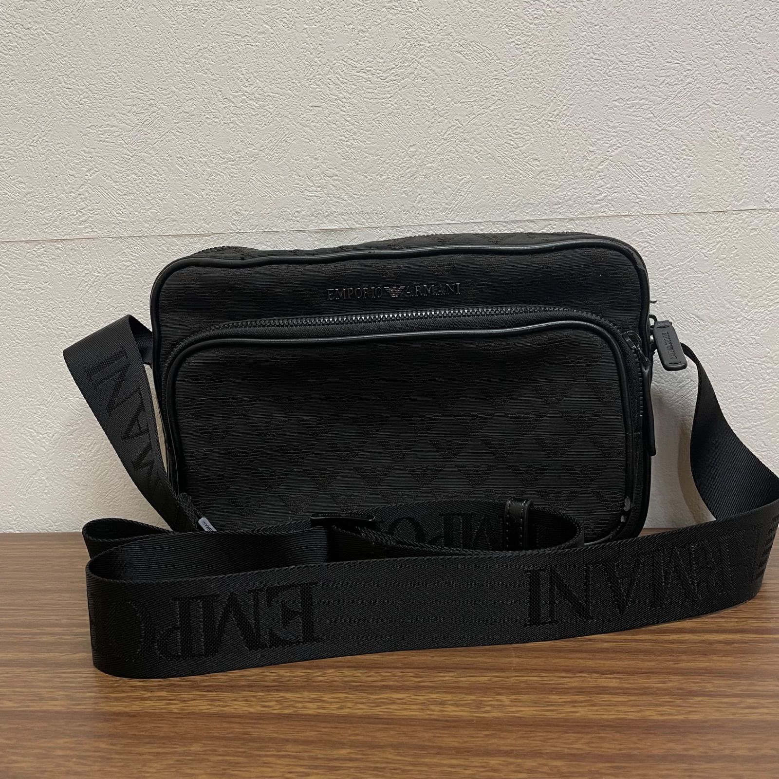 b)EMPORIO ARMANI エンポリオアルマーニ ショルダーバッグ Y4M403 