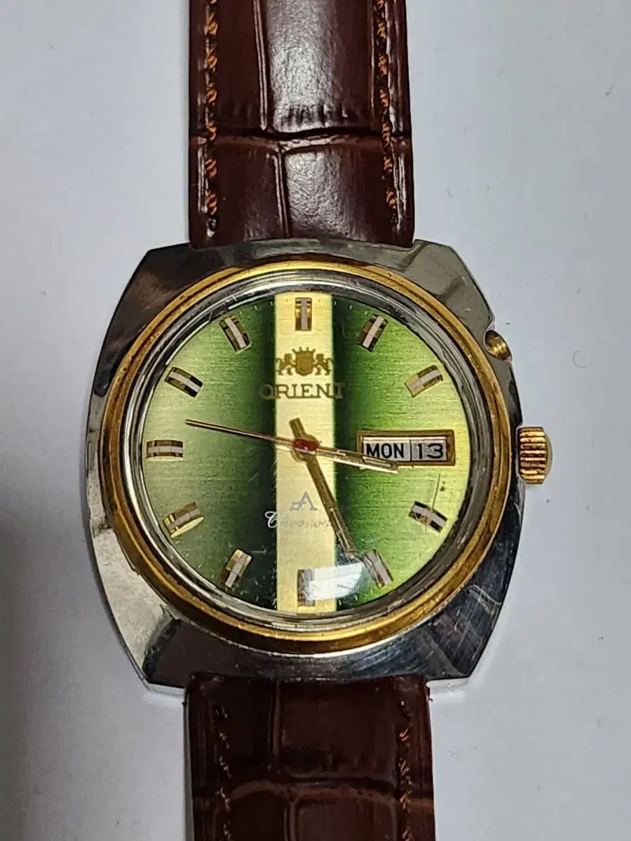 オリエント緑色