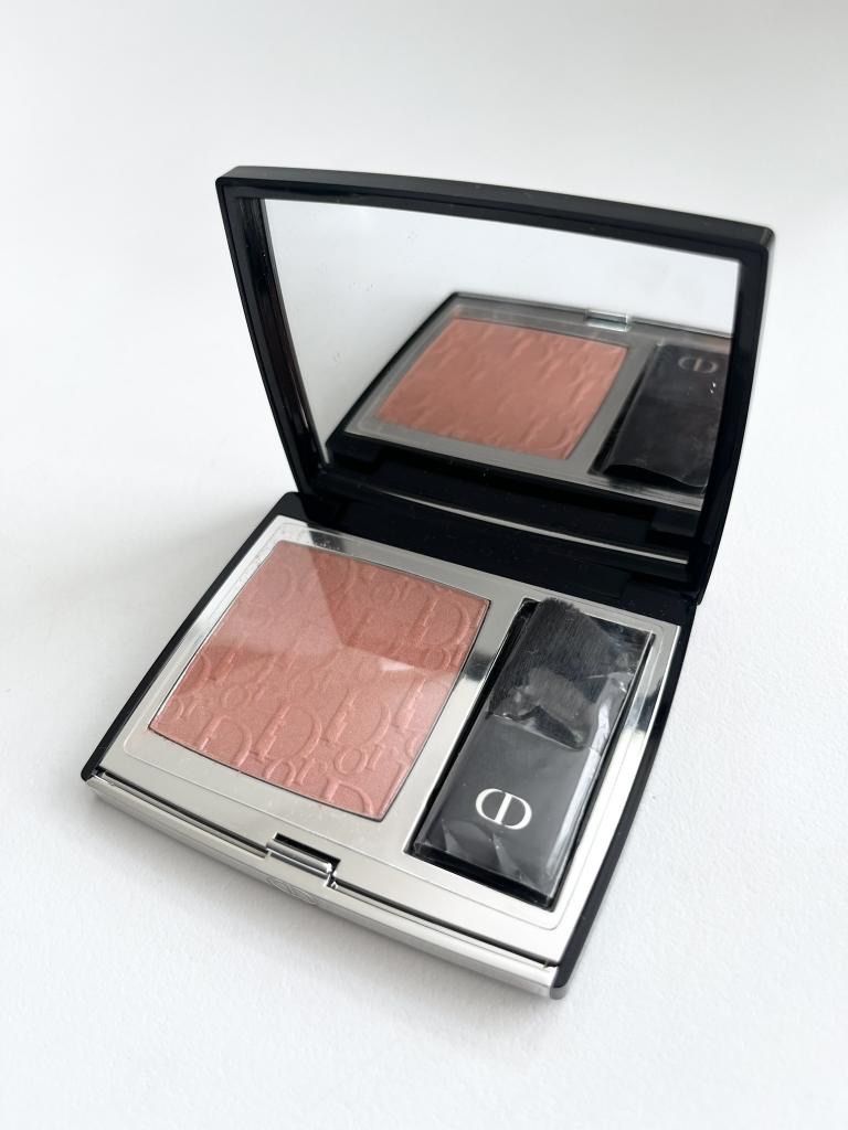 伊勢丹新宿限定色】 Dior ディオールスキン ルージュブラッシュ 748