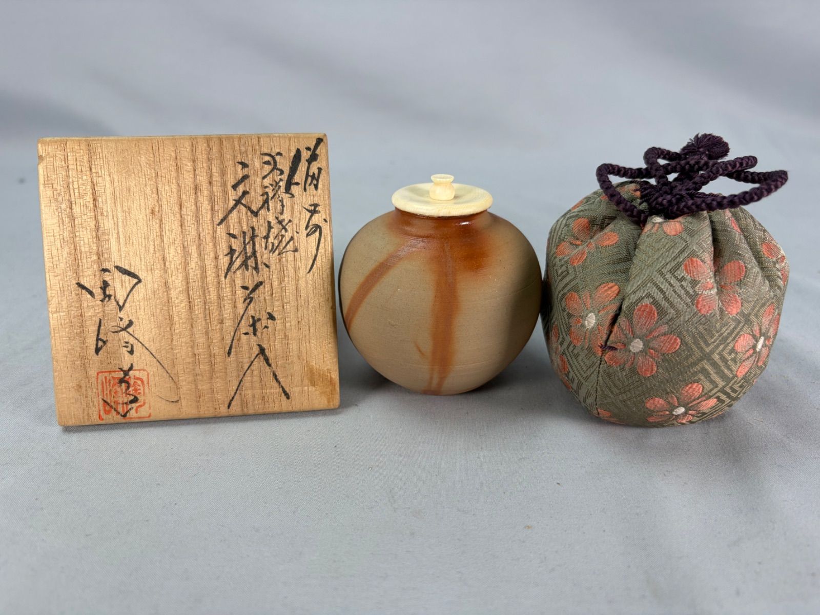 備前火襷焼 文琳茶入 木村陶峰 作 仕覆 波上梅花紋 茶道具 共箱 茶入 美品 備前火襷焼 文琳茶入 木村陶峰 作 仕覆 波上梅花紋 茶道具 共箱 茶入