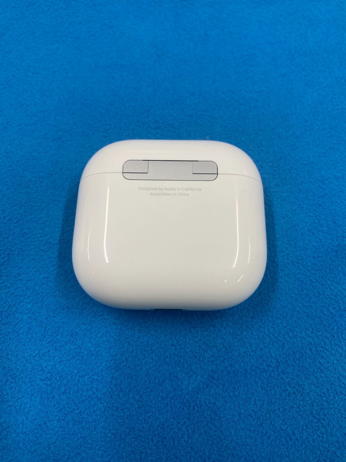 新品同様・通電動作確認のみ】AirPods 4 MXP63J/A 【公式通販】