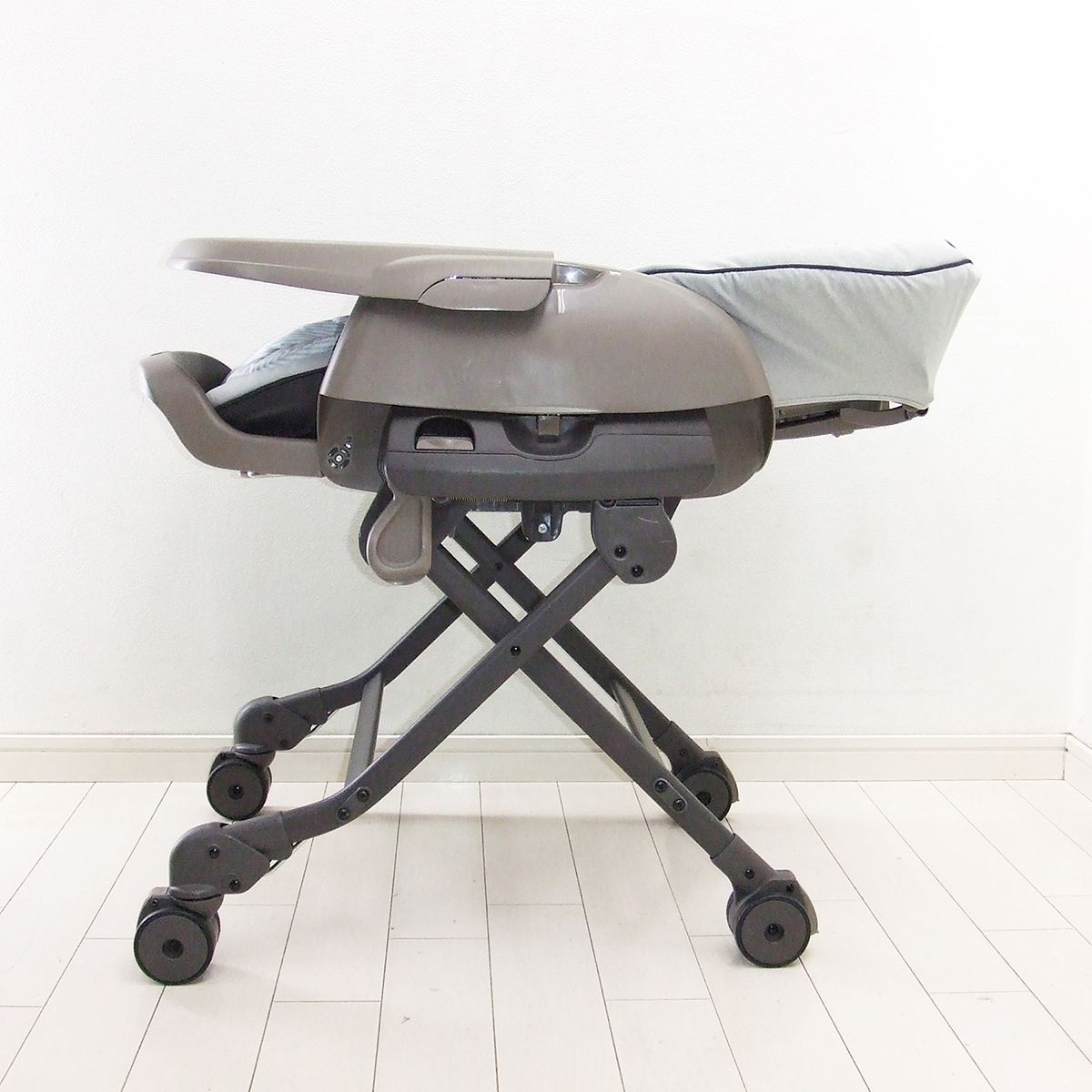 手動 ハイローチェア 中古 コンビ ネムリラ ラック＆チェア combi