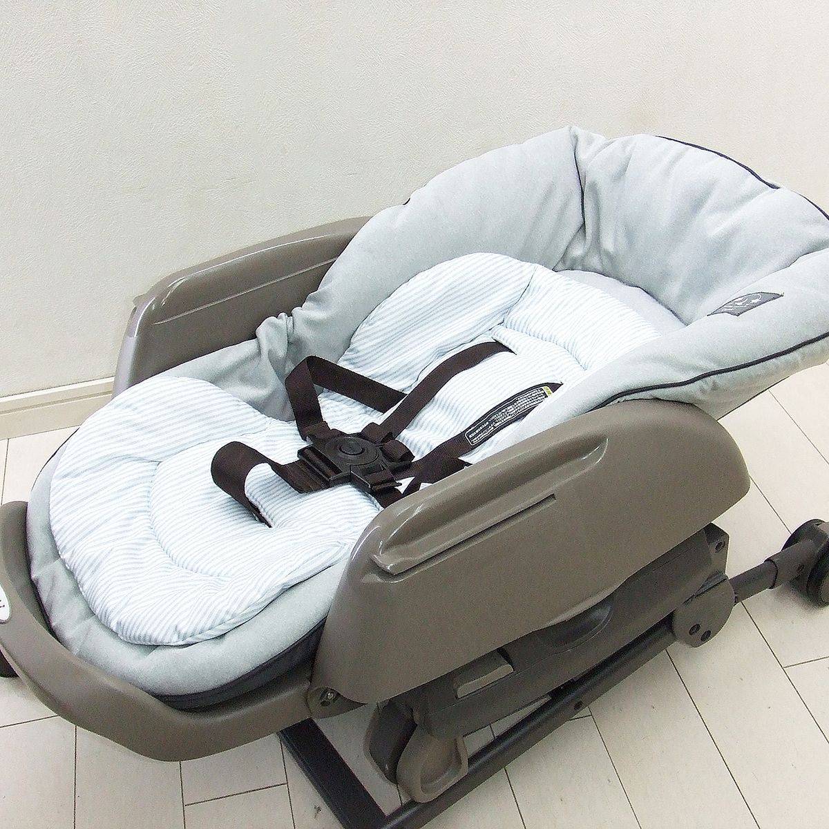 綺麗 手動 ハイローチェア 中古 コンビ ネムリラ ラック＆チェア combi 