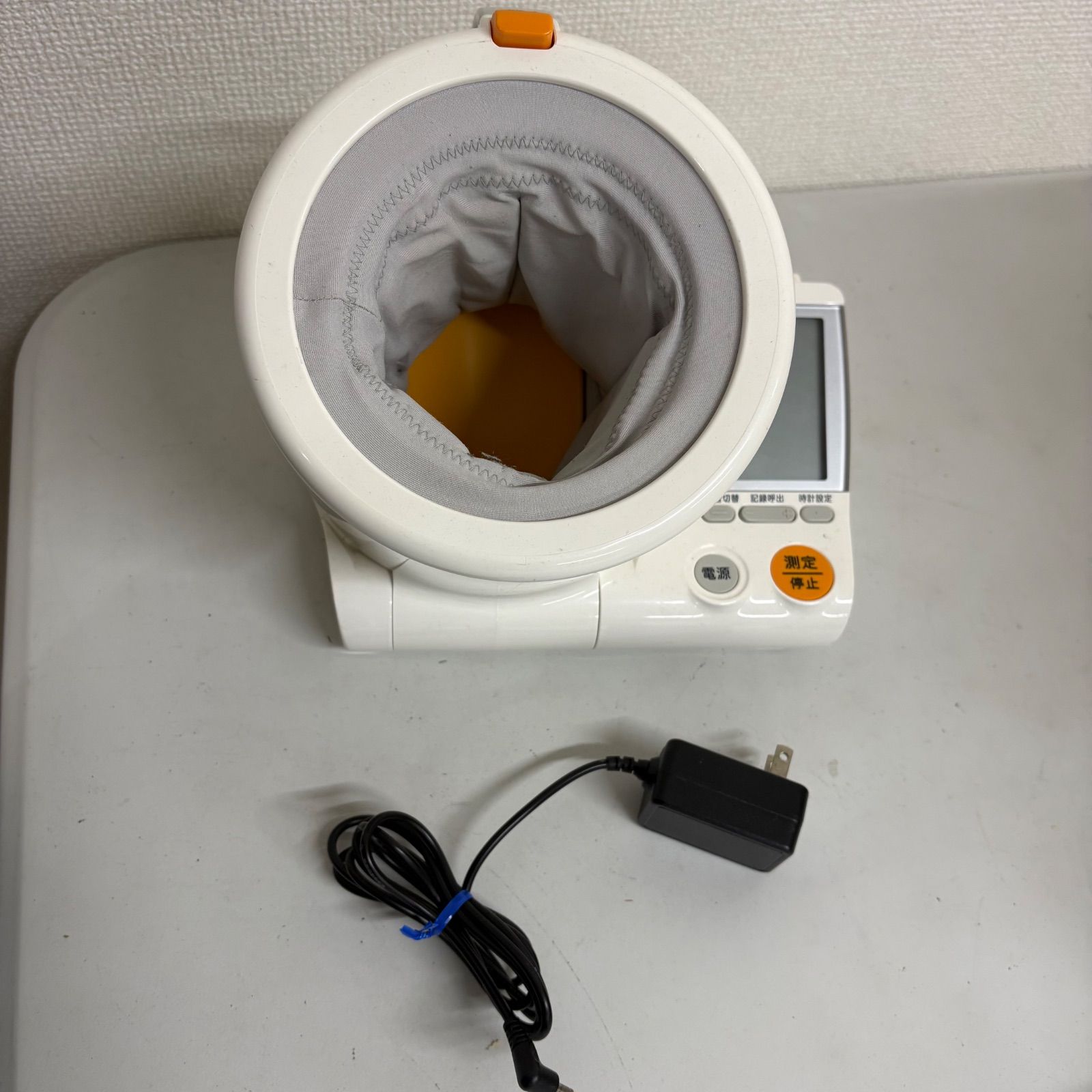 オムロン スポットアーム デジタルオートマチック 血圧計 HEM-1000