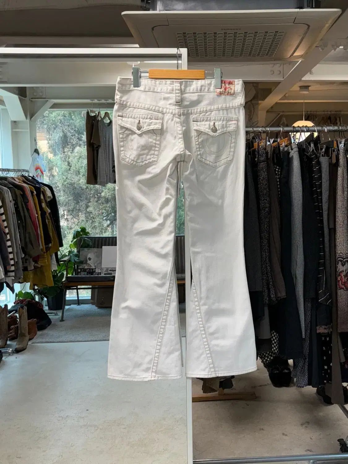 SALE，お買い得 TRUE RELIGION（トゥルーレリジョン）白 ローライズ 