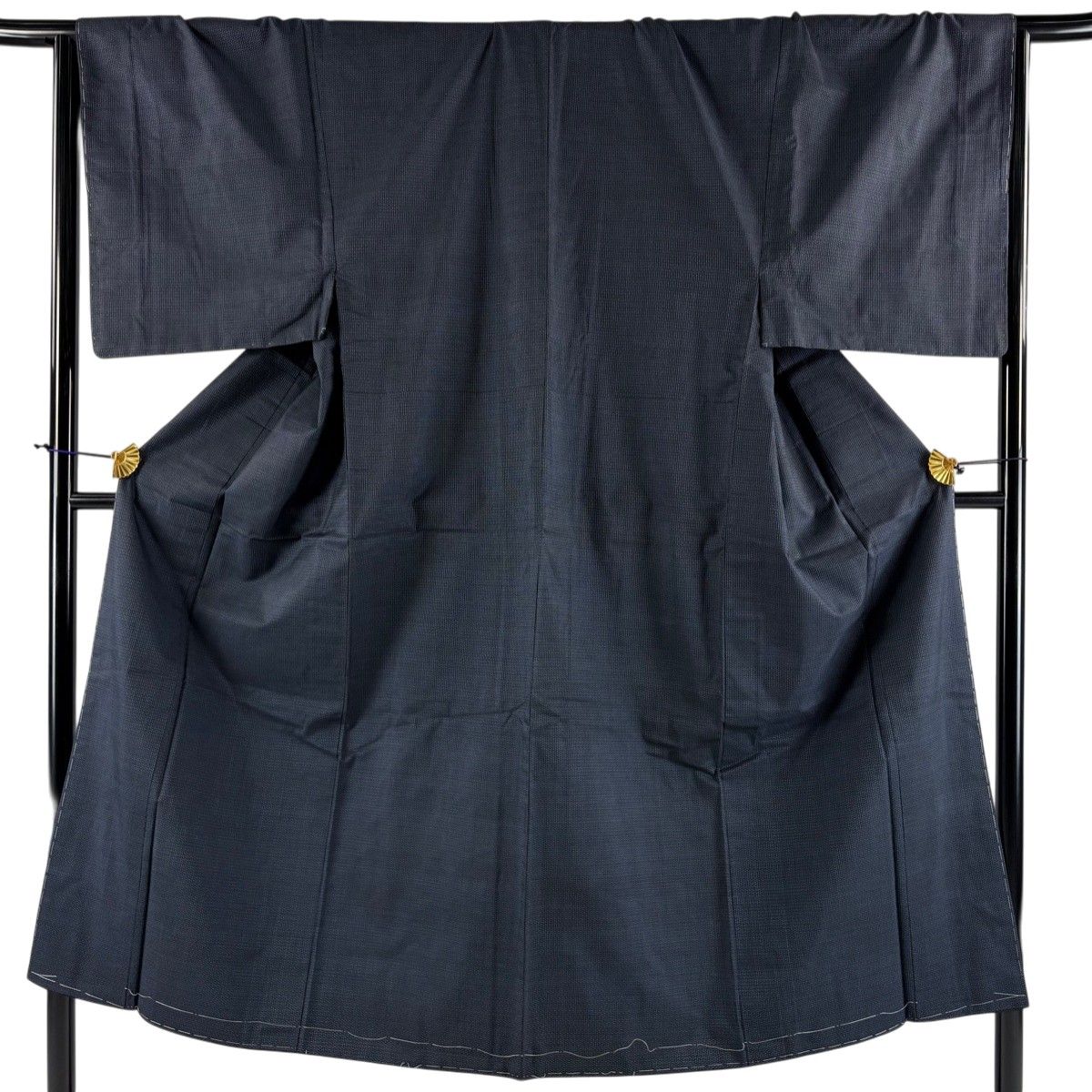 男着物 身丈146cm 裄丈68cm M 袷 大島紬 証紙 亀甲絣 紺色 正絹 名品 【中古】