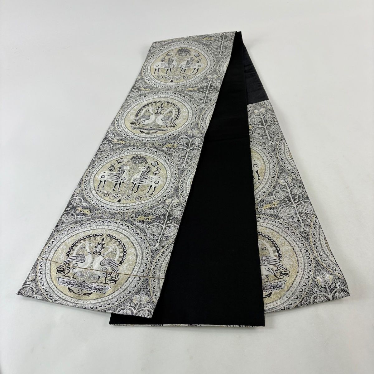 美品】 袋帯 秀品 向かい鳥 動物 箔 銀糸 黒灰 六通 正絹 【中古