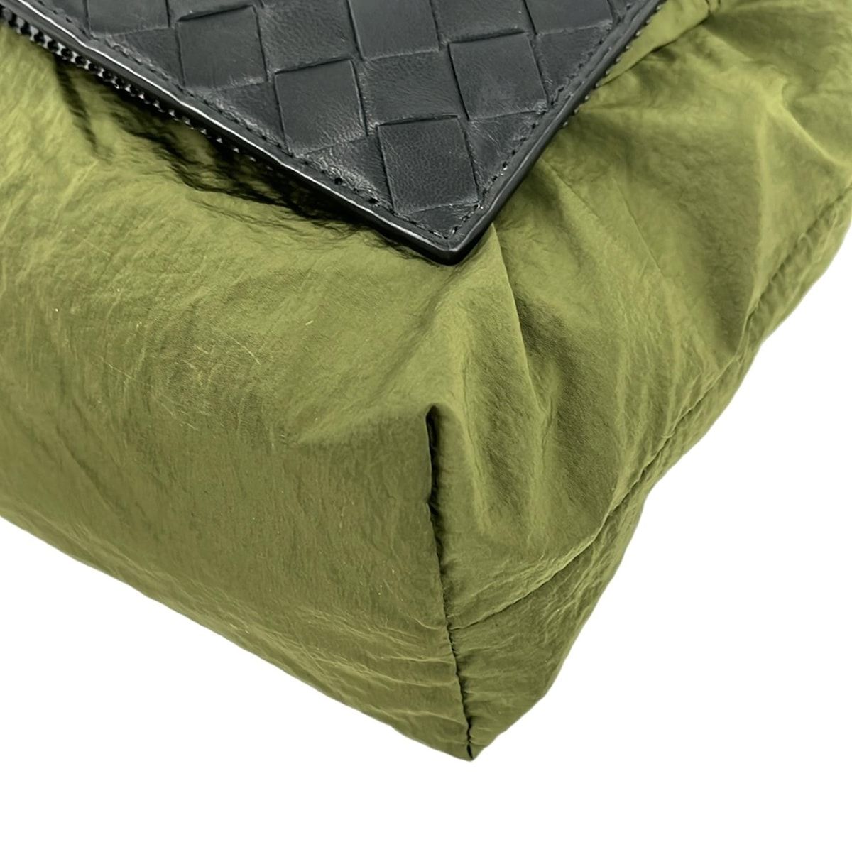 BOTTEGA VENETA(ボッテガヴェネタ) バッグ イントレチャート カーキ×黒 