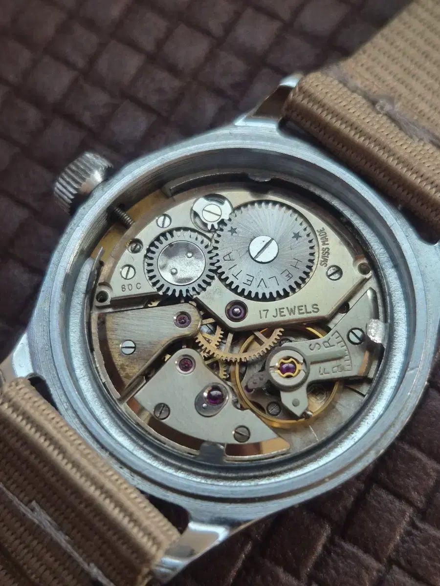 Di_h製 ゴーケースを着たヘルベティア自動巻き時計