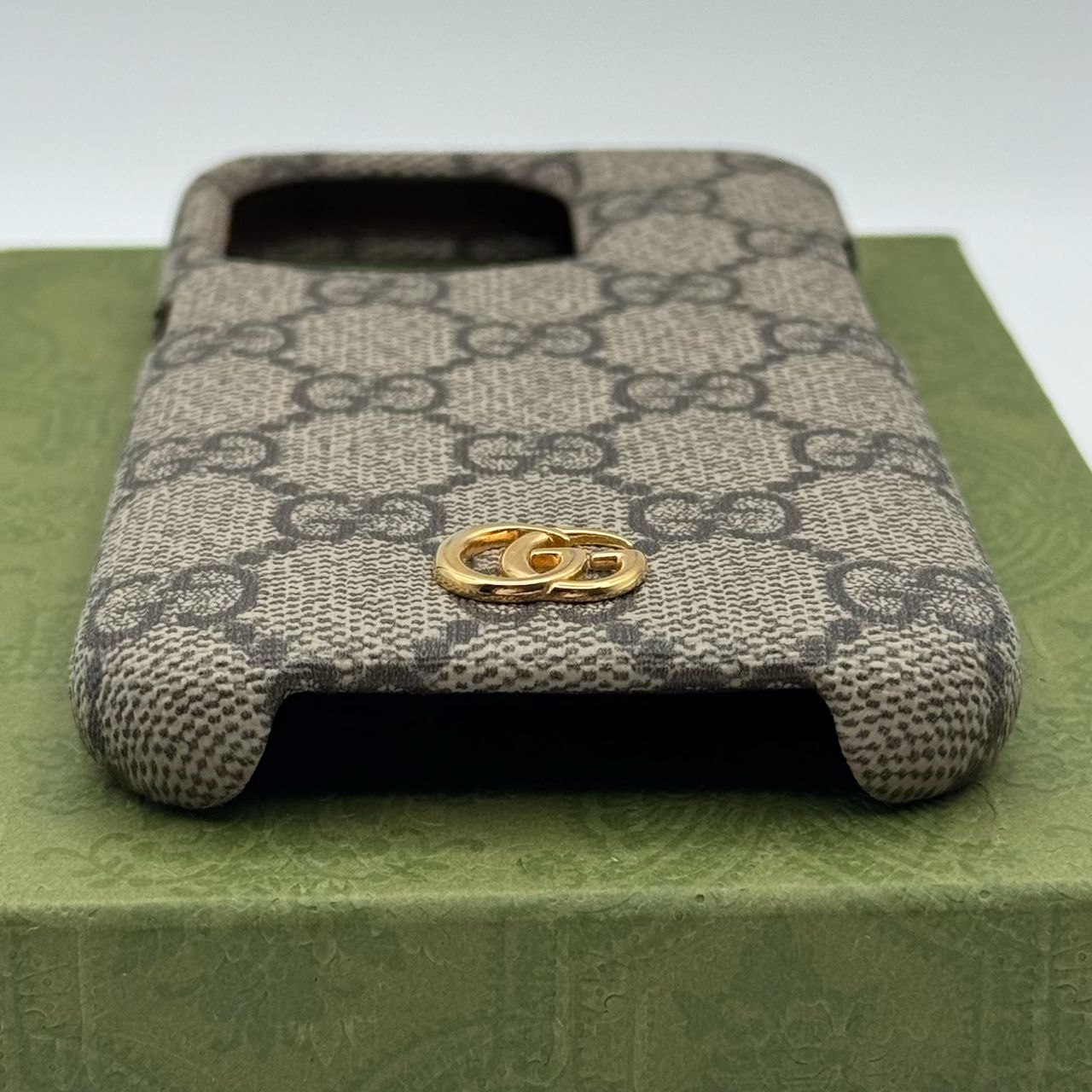 GUCCI オフィディア GGスプリーム iPhone15 Pro スマホケース 3-104-28