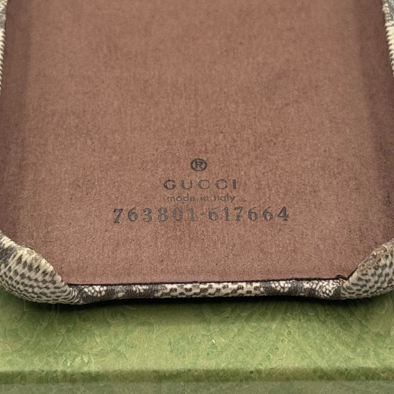 GUCCI オフィディア GGスプリーム iPhone15 Pro スマホケース 3-104-28