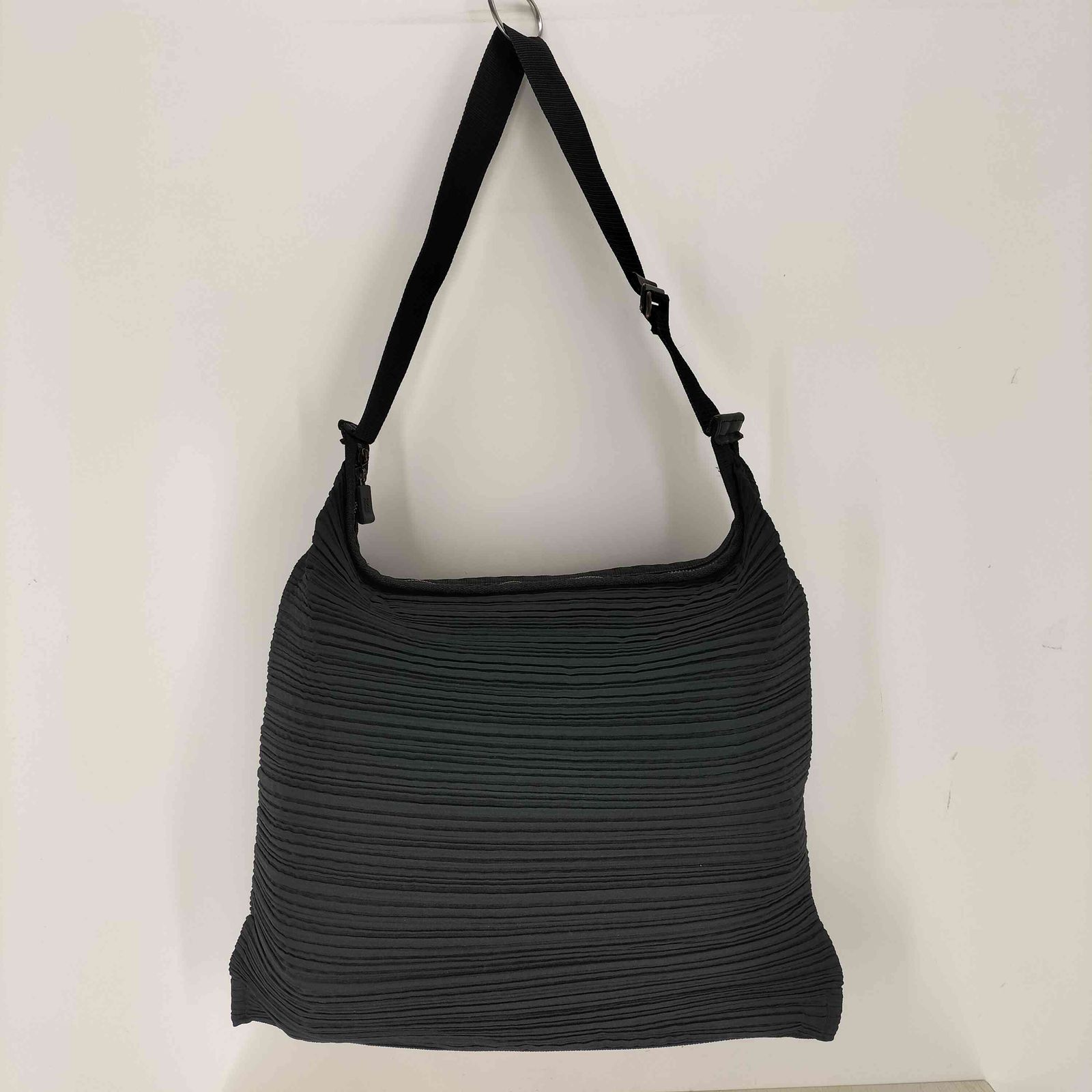 プリーツプリーズイッセイミヤケ PLEATS PLEASE ISSEY MIYAKE プリーツ