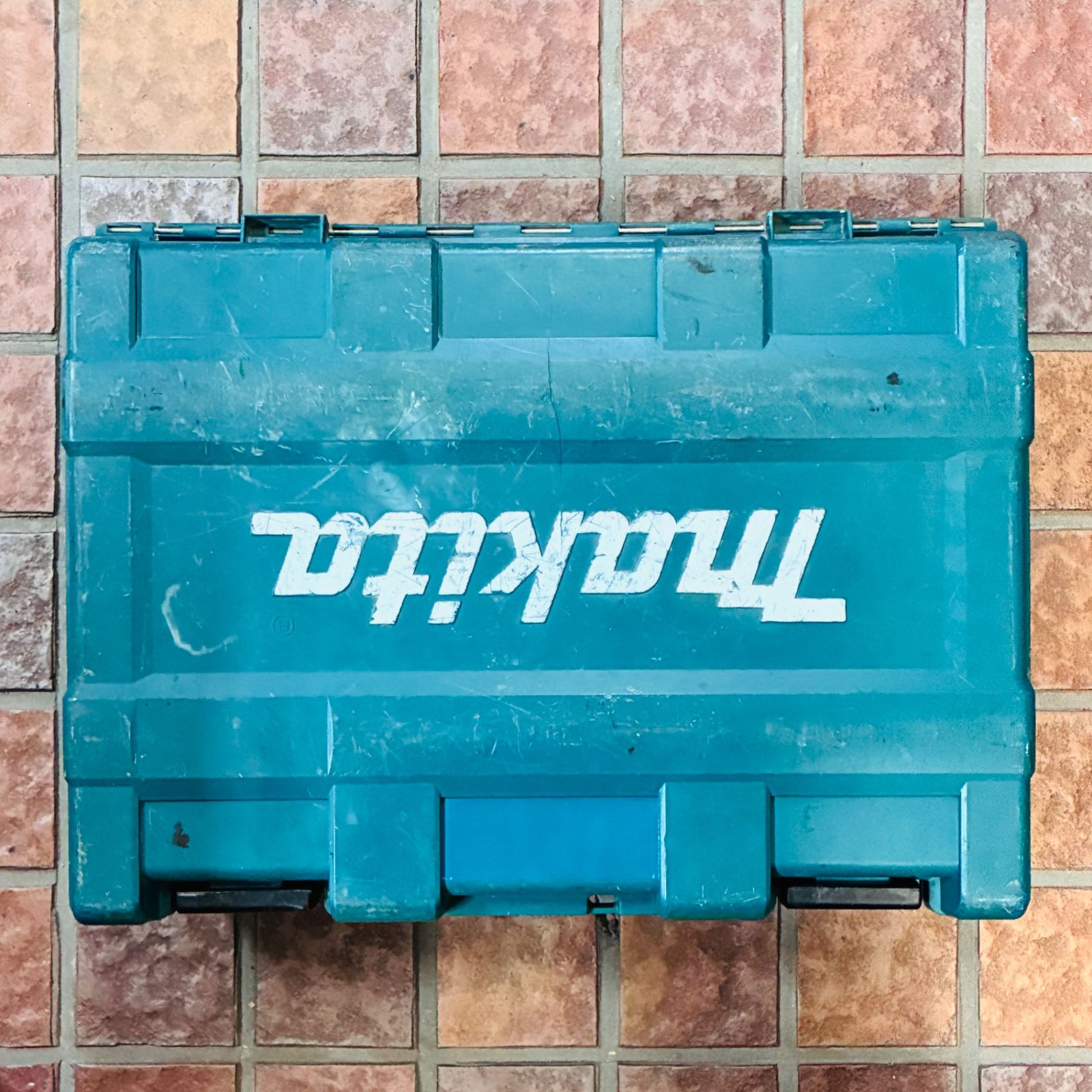 makita マキタ HM0871C 電動ハンマ【リライズ市川行徳店】【店頭取引限定】【中古】IT0AN4FPOGJK ◇マキタ(makita) 電動ハンマ HM0871C ブルポイント・チゼル付き【中古