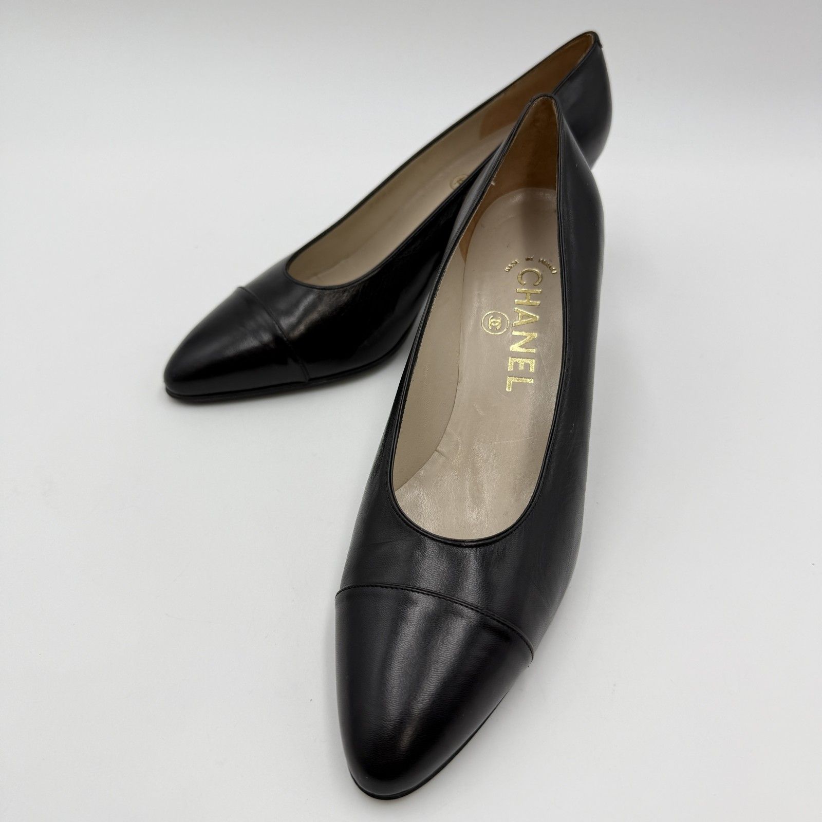 CHANEL（シャネル） レザー パンプス ブラック キャップトゥ ヒール 38 