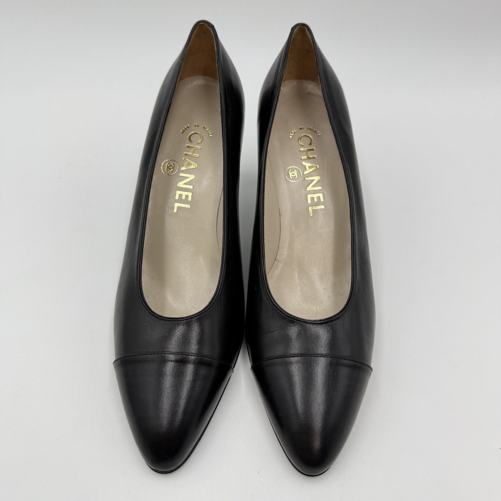 CHANEL（シャネル） レザー パンプス ブラック キャップトゥ ヒール 38