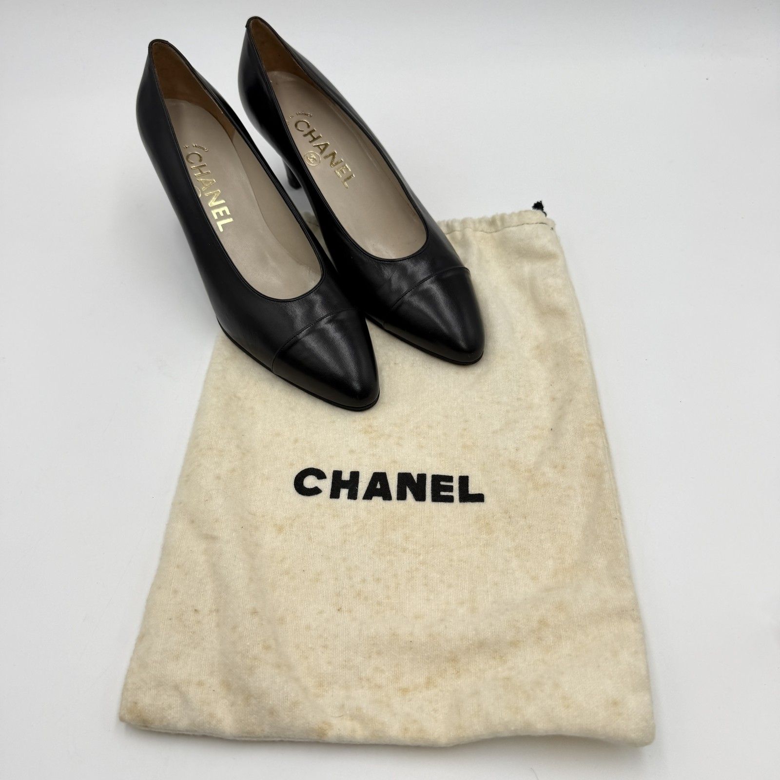 CHANEL（シャネル） レザー パンプス ブラック キャップトゥ ヒール 38