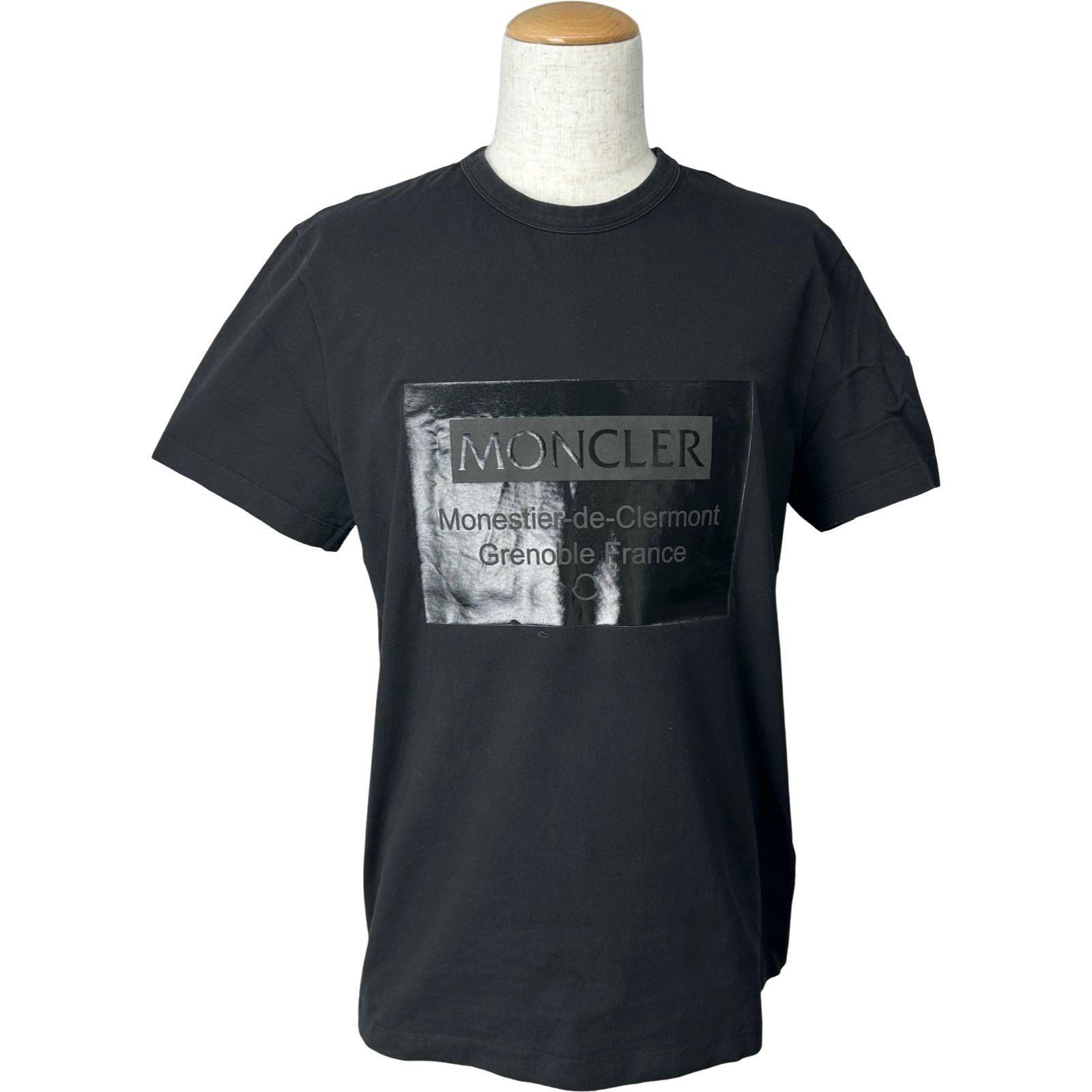 Black Logo T-Shirt - Moncler モンクレール ロゴTシャツ - Men | WE