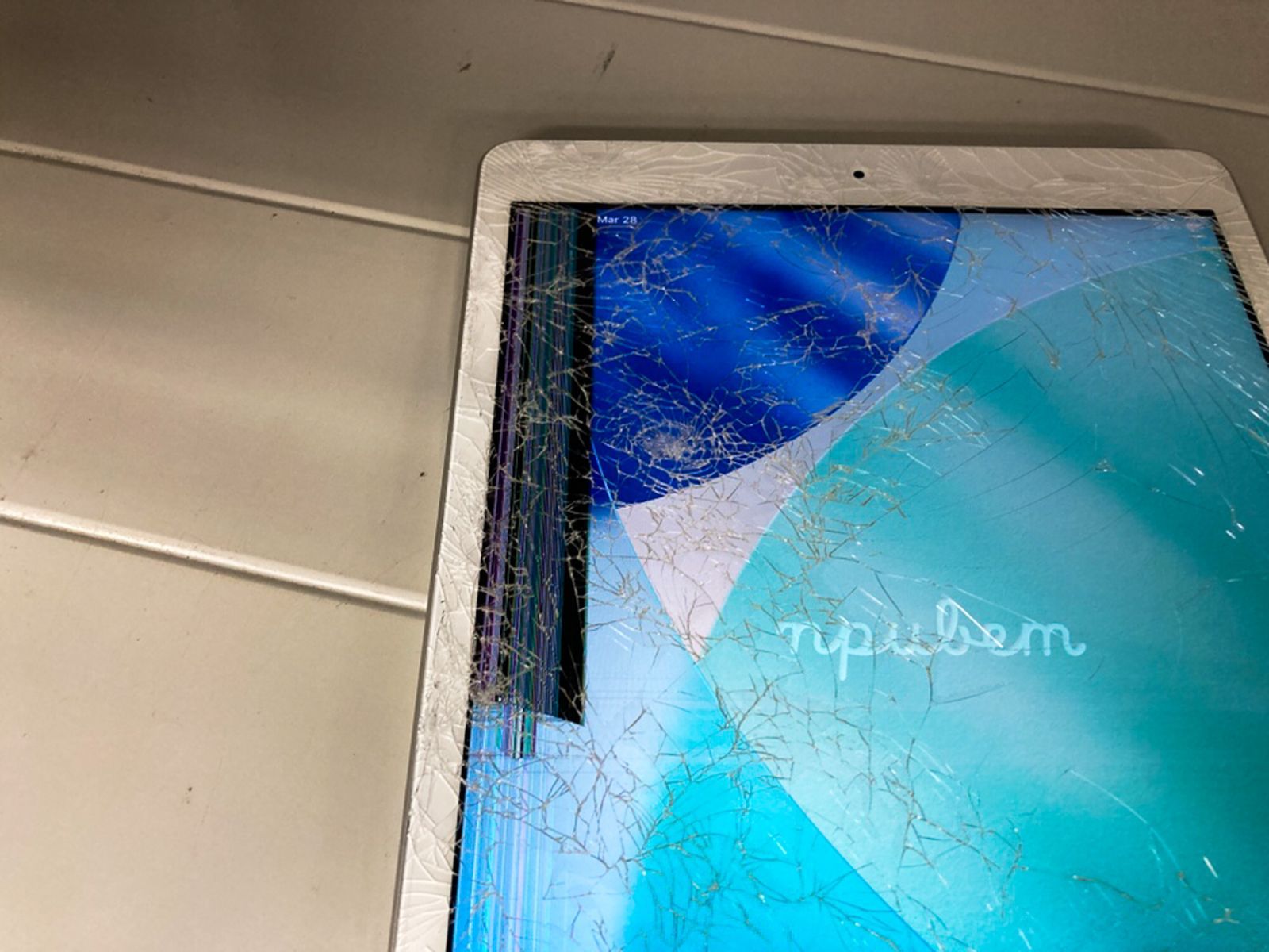 iPad 第8世代 32GB ジャンク スペースグレイ - メルカリ