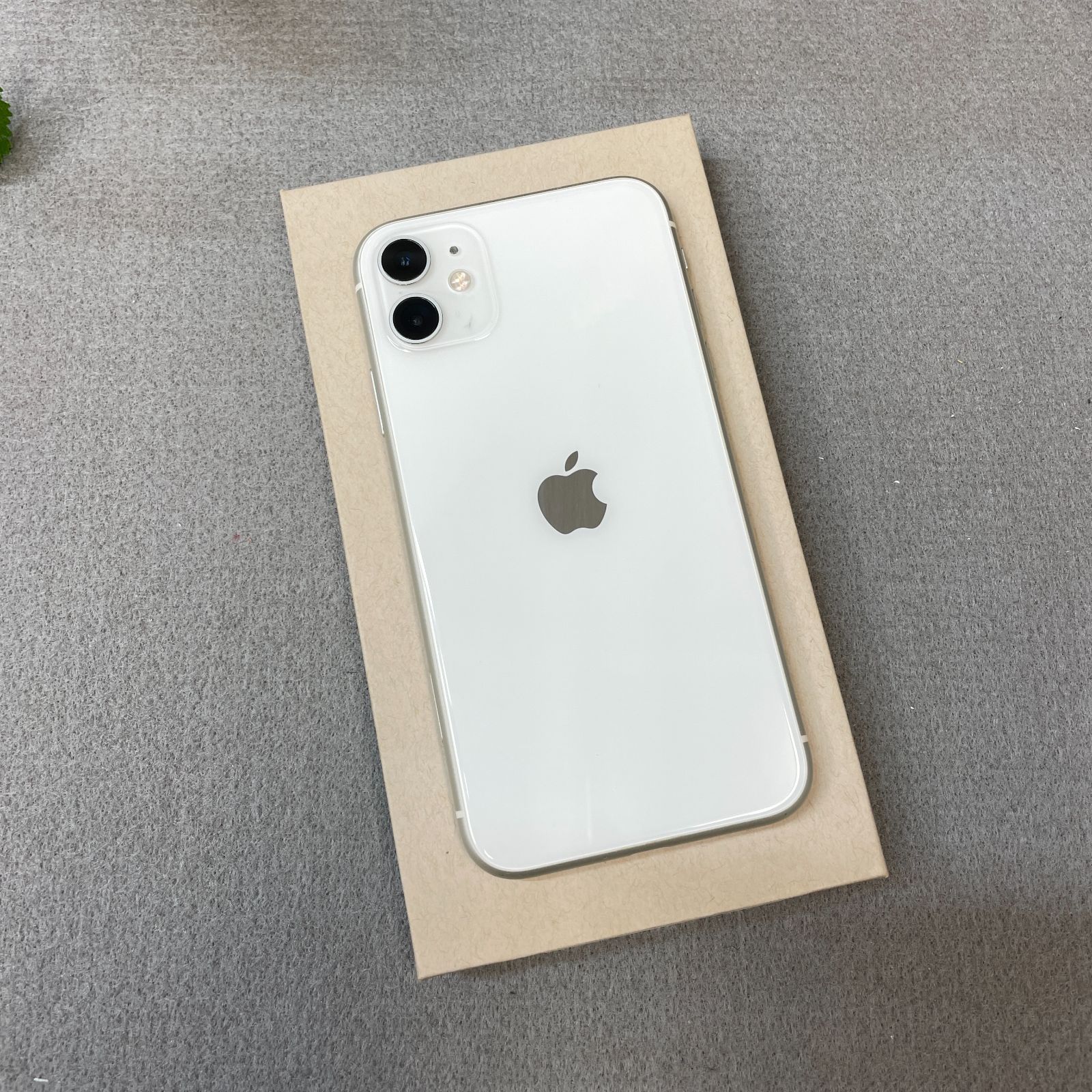 Apple iPhone 11 ホワイト 本体 docomo iPhone 11 ホワイト 128 GB docomo 【公式通販】