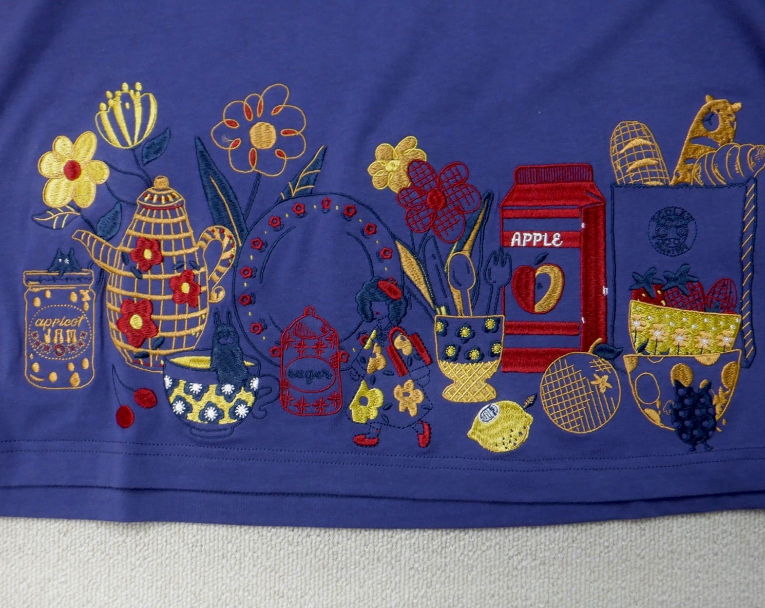 ScoLar スカラー 152763：キッチンのこびと柄 刺繍プルオーバー - メルカリ