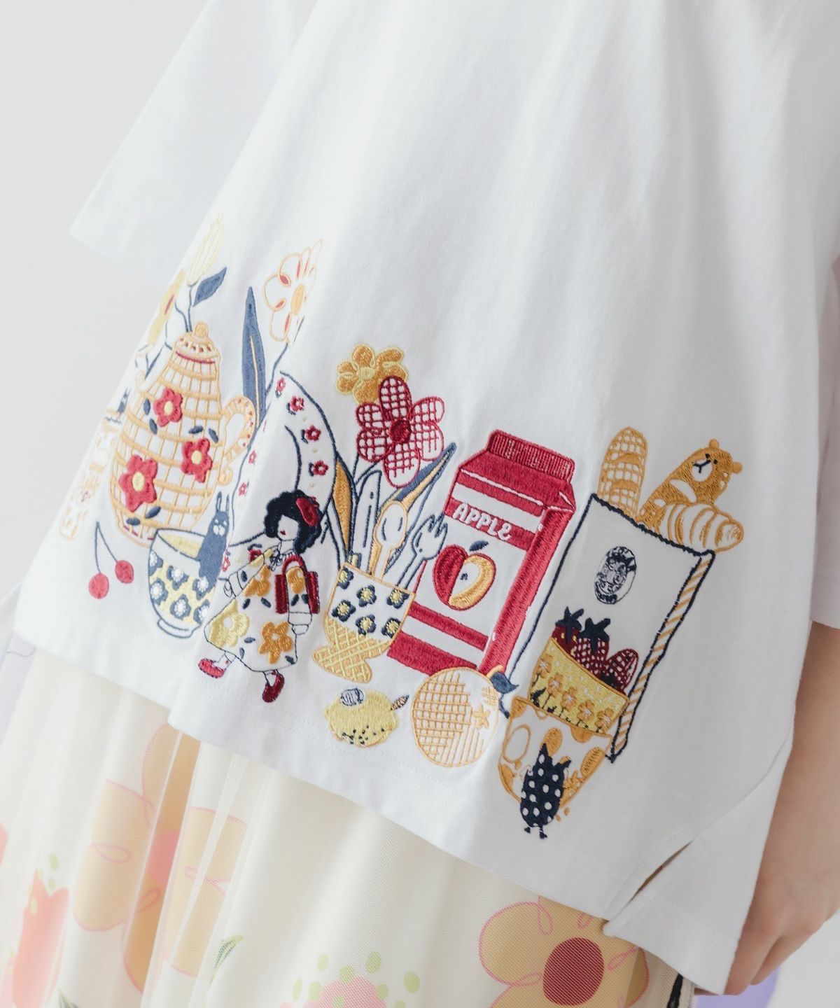 ScoLar スカラー 152763：キッチンのこびと柄 刺繍プルオーバー - メルカリ