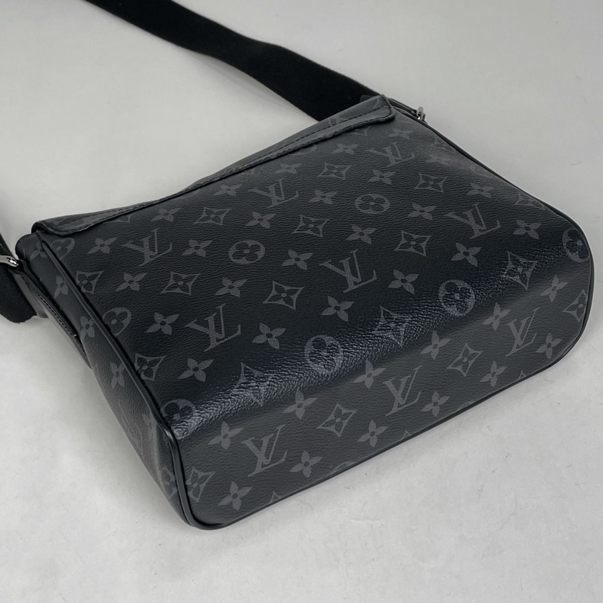 ルイ・ヴィトン Louis Vuitton ディストリクトPM NM 肩掛け 斜め掛け 