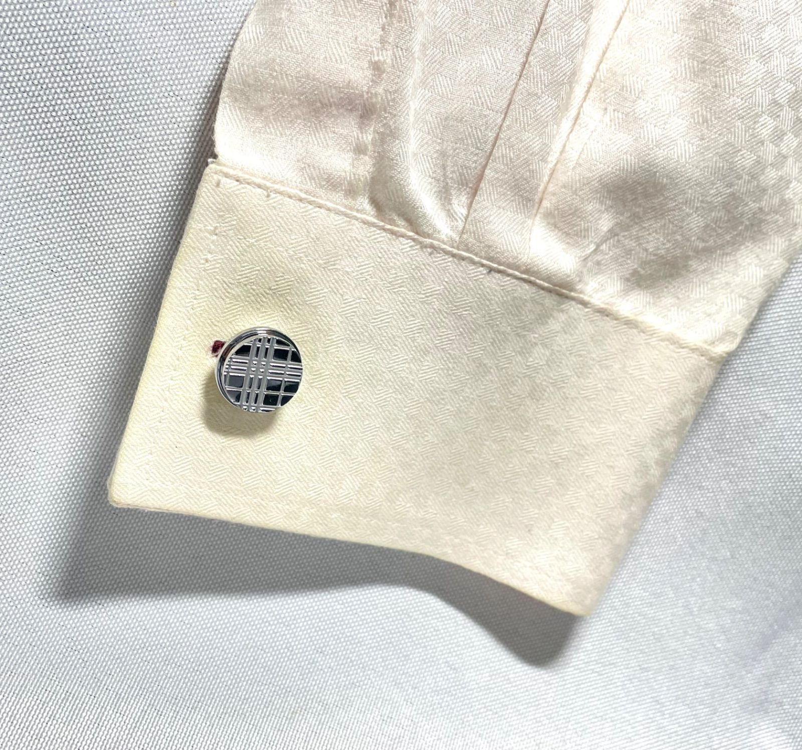 希少 [近年モデル] BURBERRY バーバリー チェックデザイン オーバル
