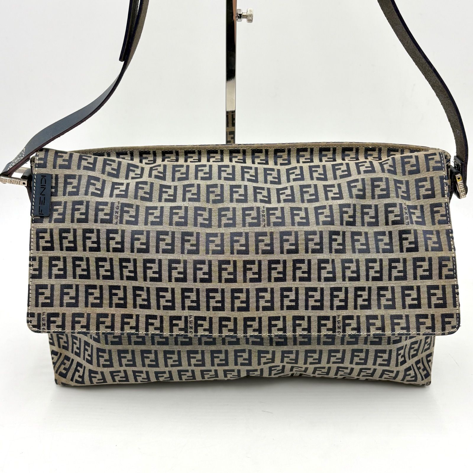 美品◎FENDI フェンディ ズッキーノ柄 ショルダーバッグ キャンバス 