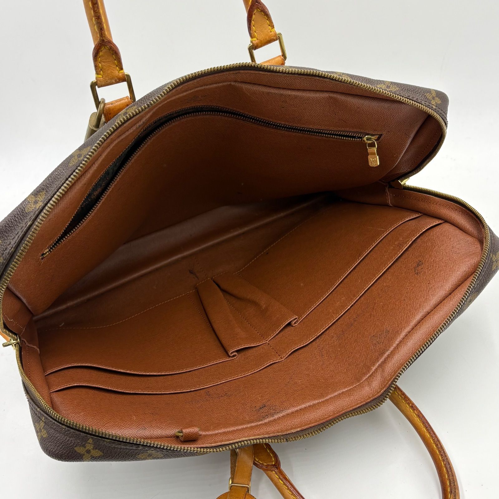 LOUIS VUITTON ルイヴィトン ポルトドキュマンヴォワヤージュ メンズ