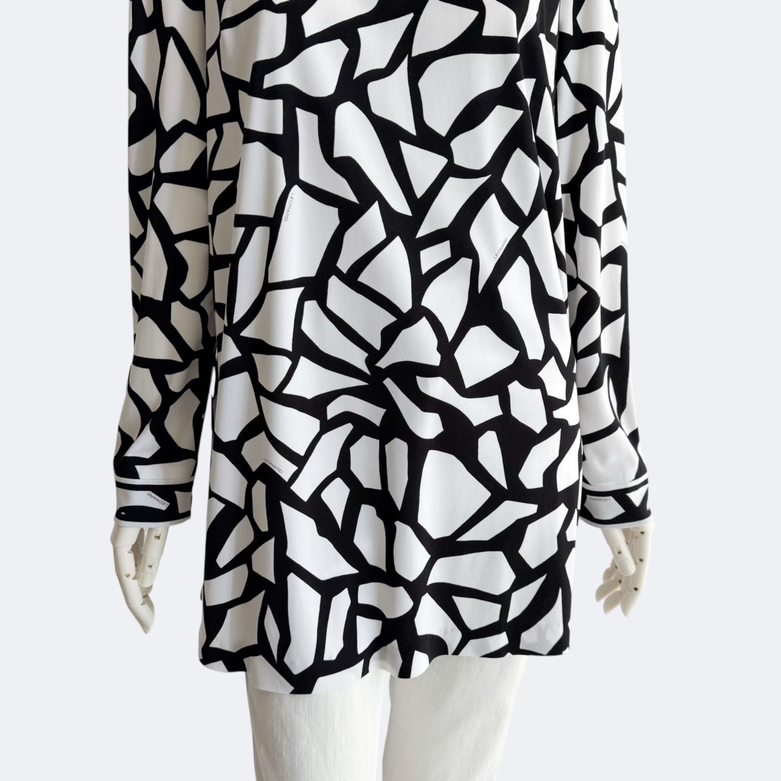 美品✨近年 レオナール モノトーンチュニック カンカン トリム 宝石柄 38 LEONARD FASHION レオナール チュニック モノトーン カンカン - メルカリ