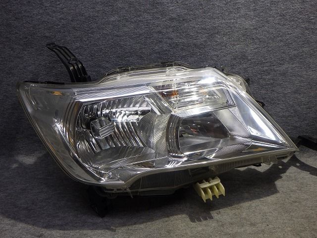セレナ 純正 ヘッドライト HID/キセノン KOITO 100-23097 車 セレナ ヘッドライト HID/キセノン KOITO 100-23097