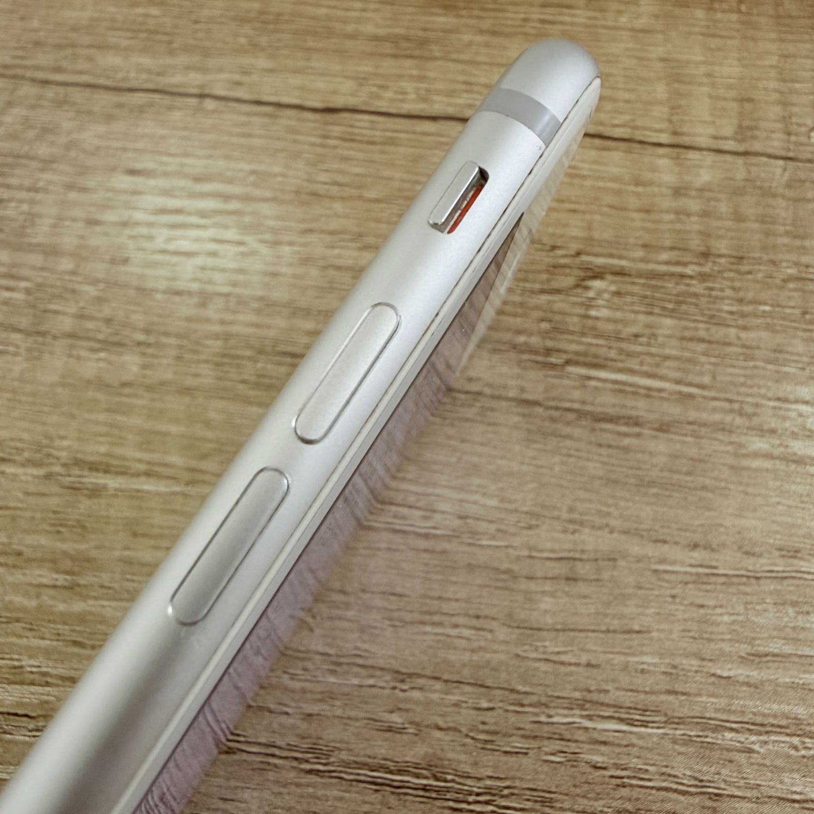 iPhone7 32GB シルバー⭐︎目立つ傷なし SIMフリー - メルカリ